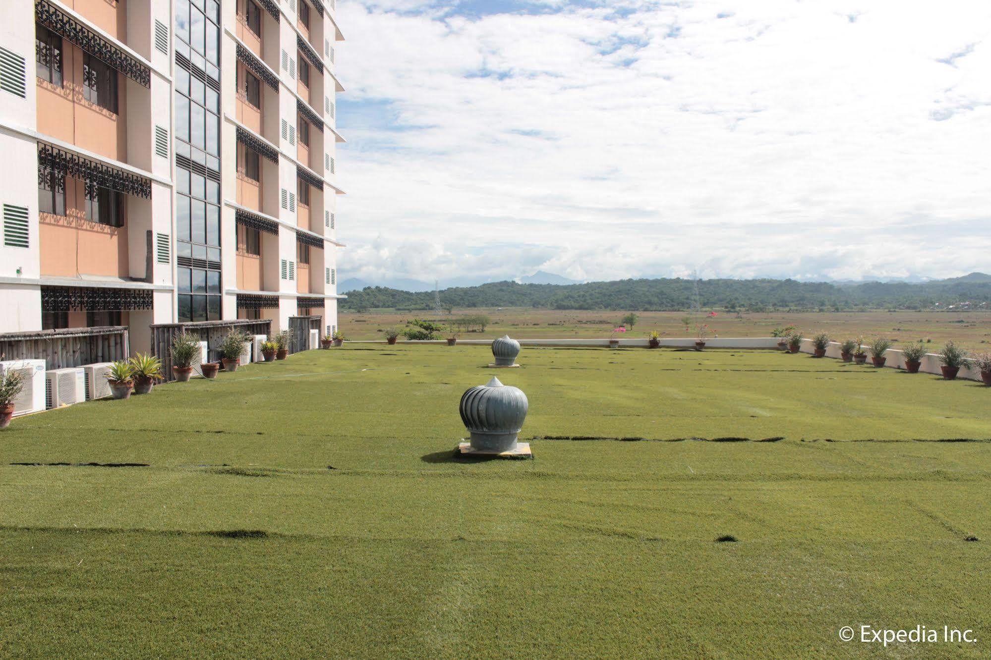 Pamulinawen Hotel Laoag Exterior foto